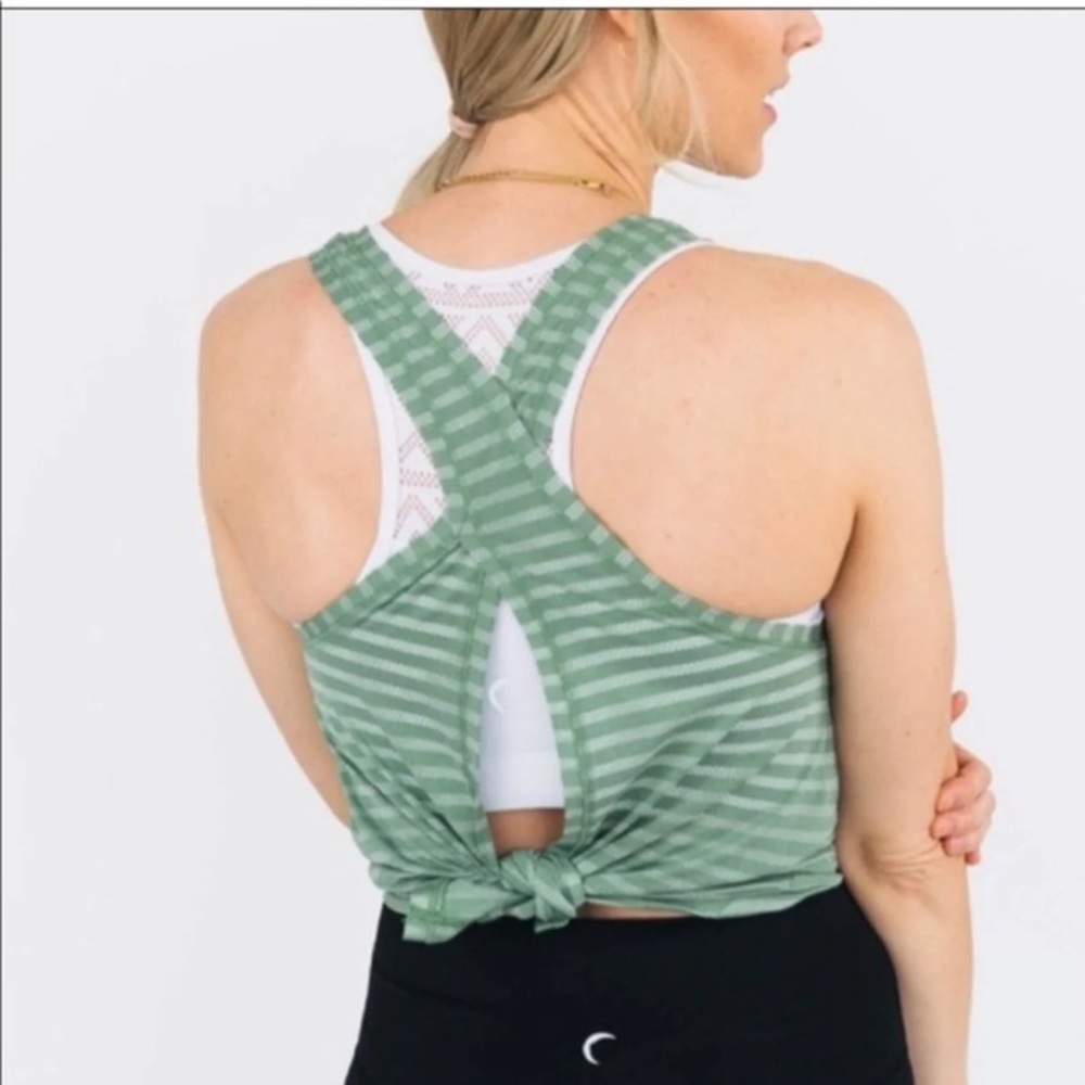 Zyia split back tank top size small